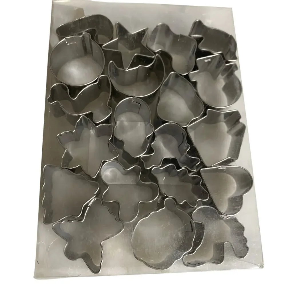 NWT Christmas Holiday Cookie Cutters - Lot of 20 minis and 1 Large Snowman